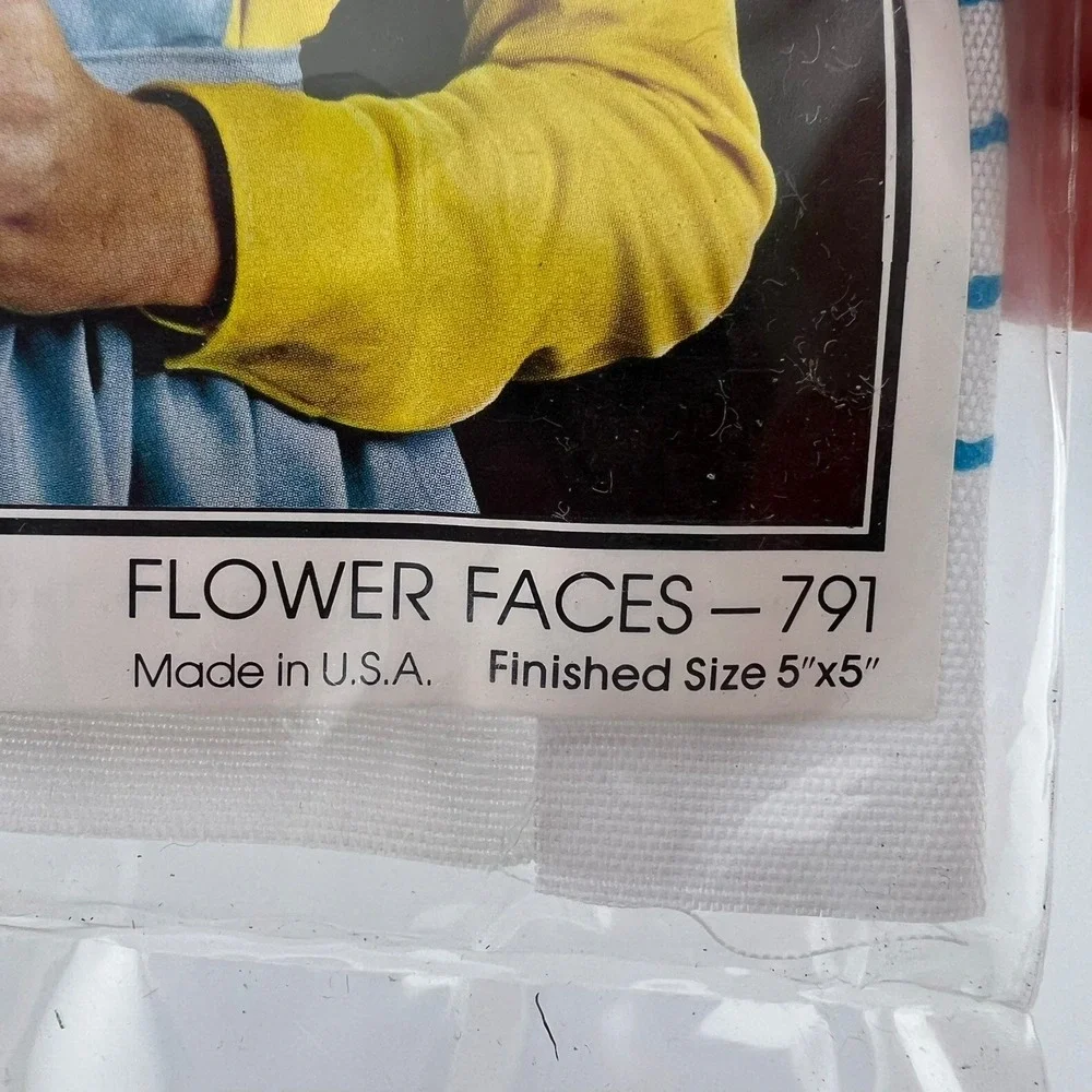 Vintage‎ Puffet Patch Flower Faces 791 Sealed Craft Kit Carousel Crafts